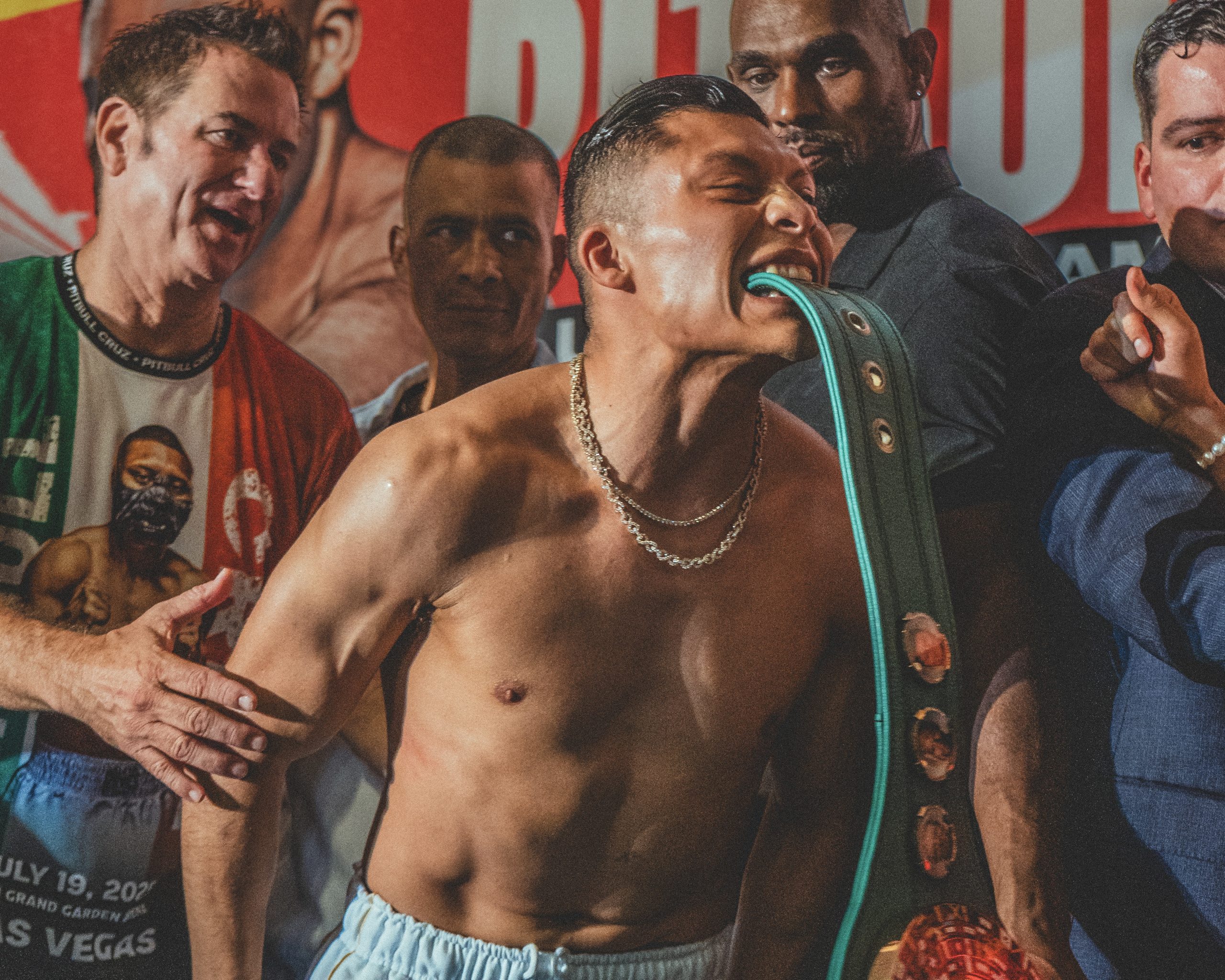 Isaac Pitbull Cruz and Nestor Bravo intense championship faceoff photographed by UND1SPTD
